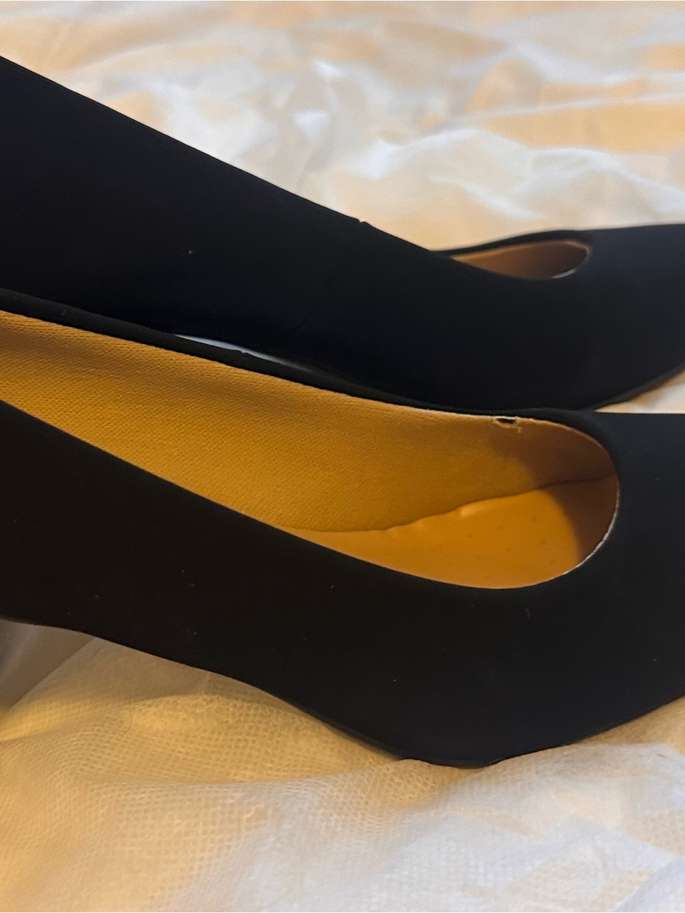 Classic Black Women's Mid-Heel Pumps - Timeless Office & Event Shoe